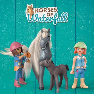 Pojďte s námi do vzrušujícího nového koňského světa PLAYMOBIL na malebném ranči Waterfall na úpatí Bílých hor. 🐴🗻🪖...